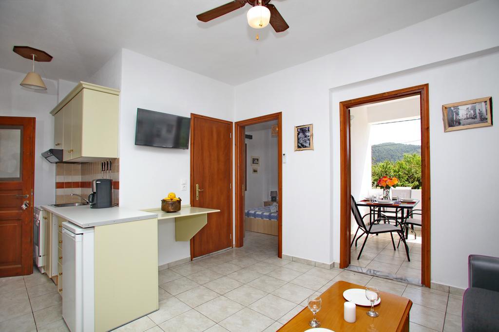 Giasemi Apartments Szkópelosz Kültér fotó